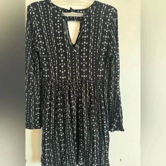 Hem & Thread Black & White Long Sleeve Dress | Size Large | Chic Print - Picture 3 of 9